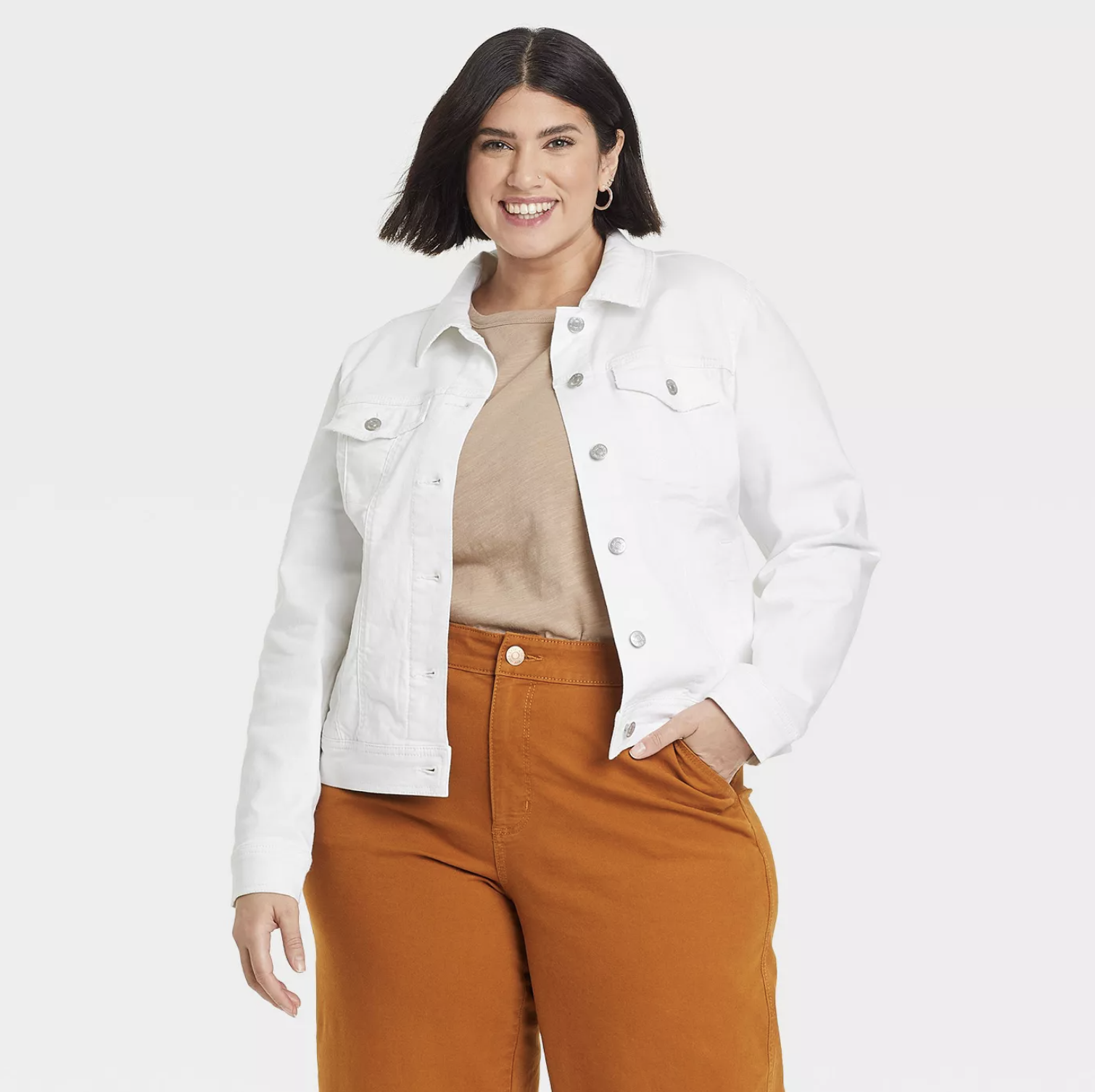 model wearing the jacket in white