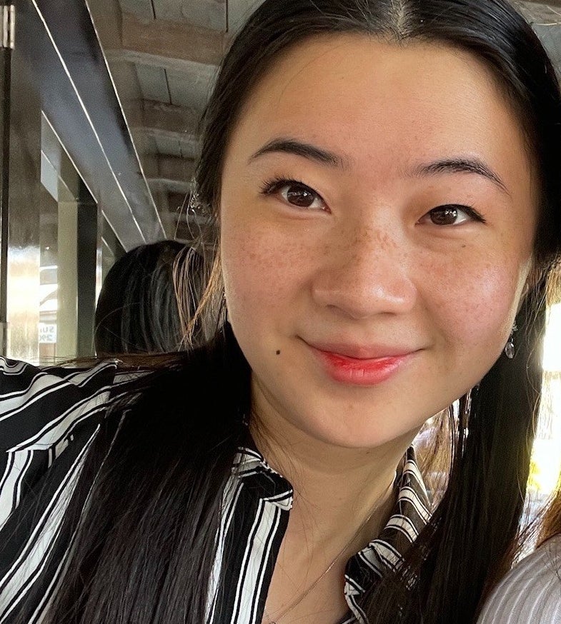 reviewer wearing a reddish gradient lip tint