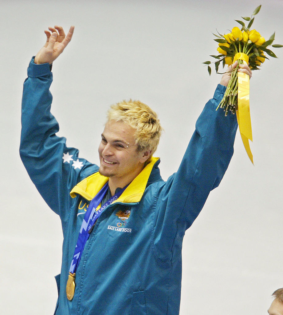 Steven Bradbury celebrates winning the gold