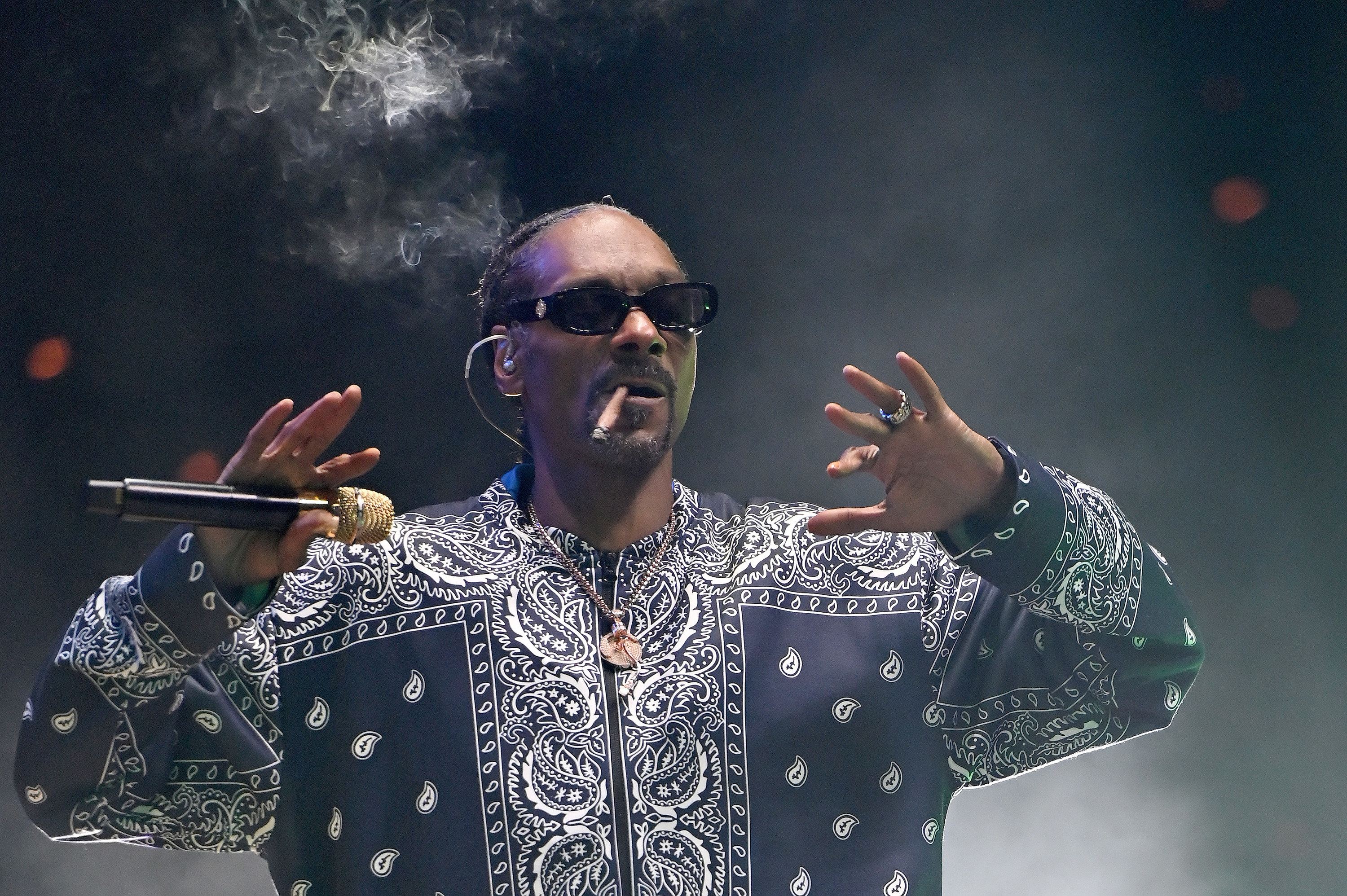 Snoop Dogg smoking and performing