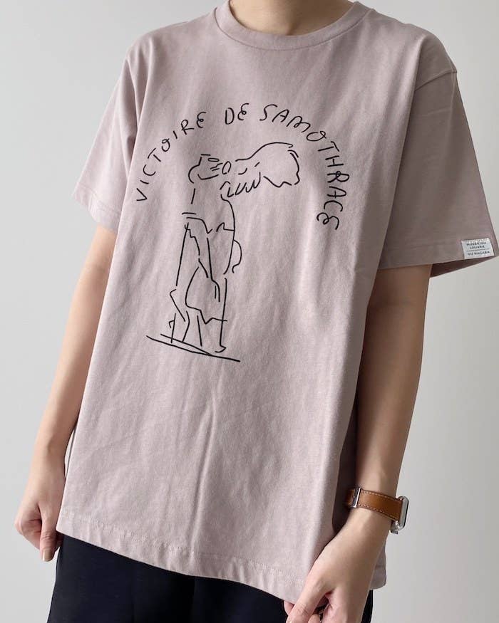 ゆる いイラストが可愛い ユニクロ ルーヴル美術館の コラボtシャツ 思わず2色買いしちゃった