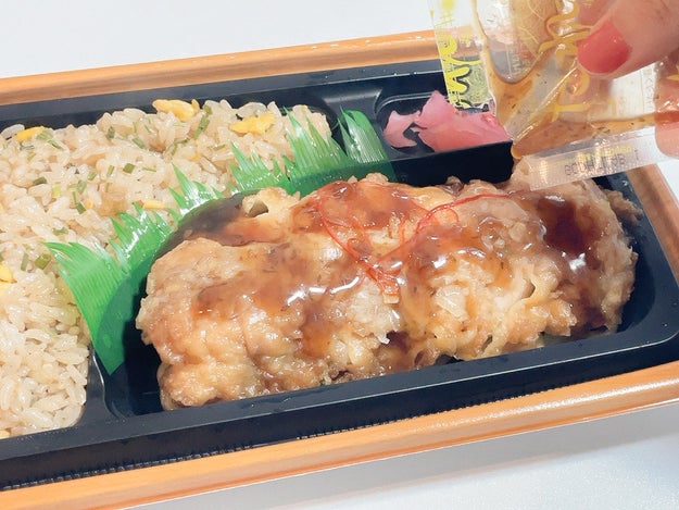 揚げ物とチャーハンなんてたまらん ファミマの 905kcalお弁当 は腹ペコにうれしい大ボリュームです Buzzfeed Japan コスパよく脂とカロリーを摂取できる ボリュ ｄメニューニュース Nttドコモ