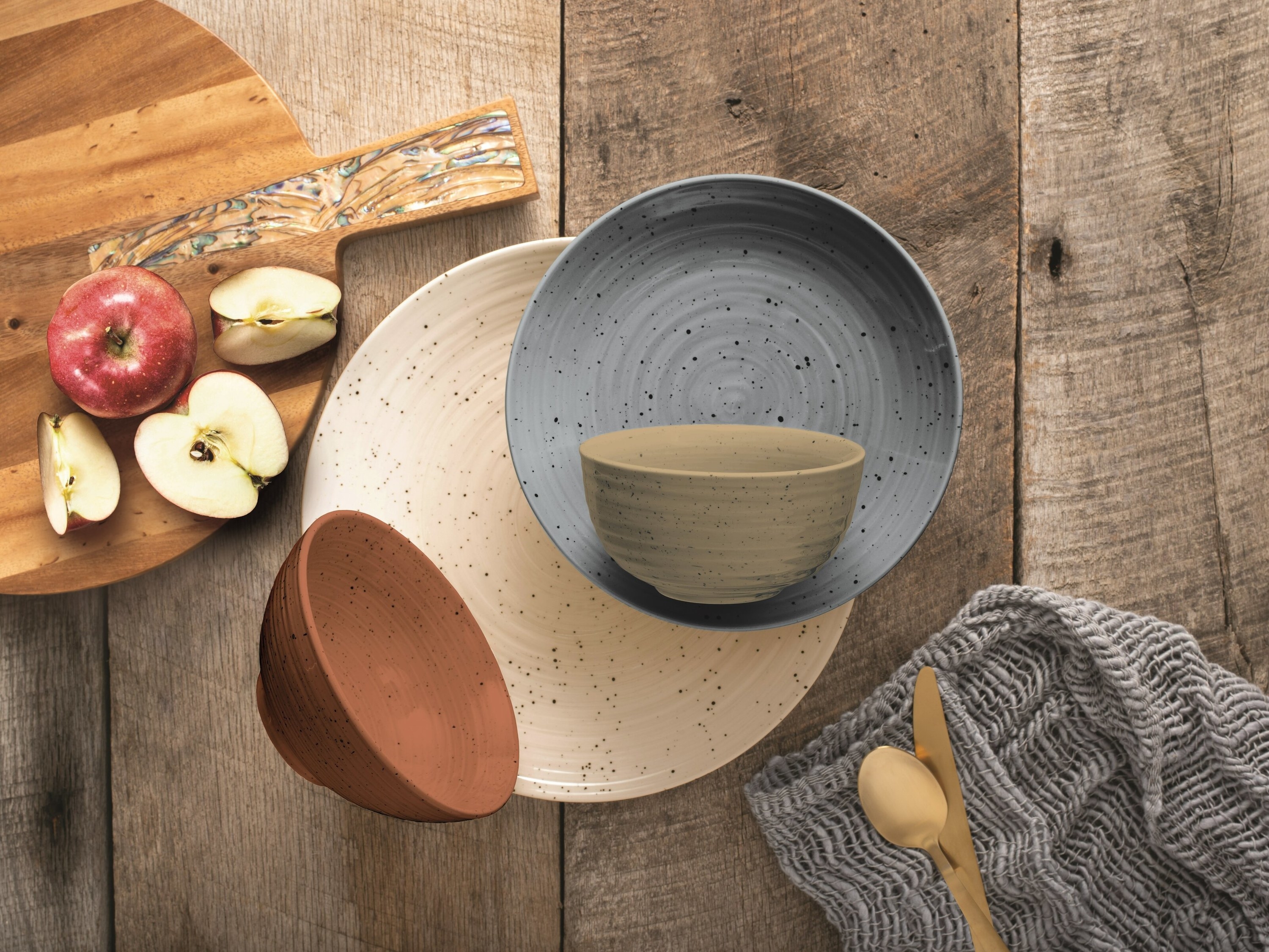 the stoneware dishes in multiple colors