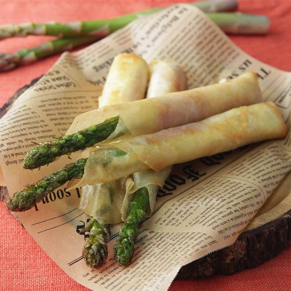 アスパラとベーコンのチーズ春巻き 一本丸ごと 春巻きの皮を使ったレシピ 作り方 Tasty アスパラとベーコンのチーズ春巻き 一本丸ごと 春巻きの皮を使ったレシピ 作り方 Tasty