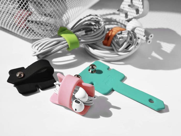 The silicone clips around earbuds and wires