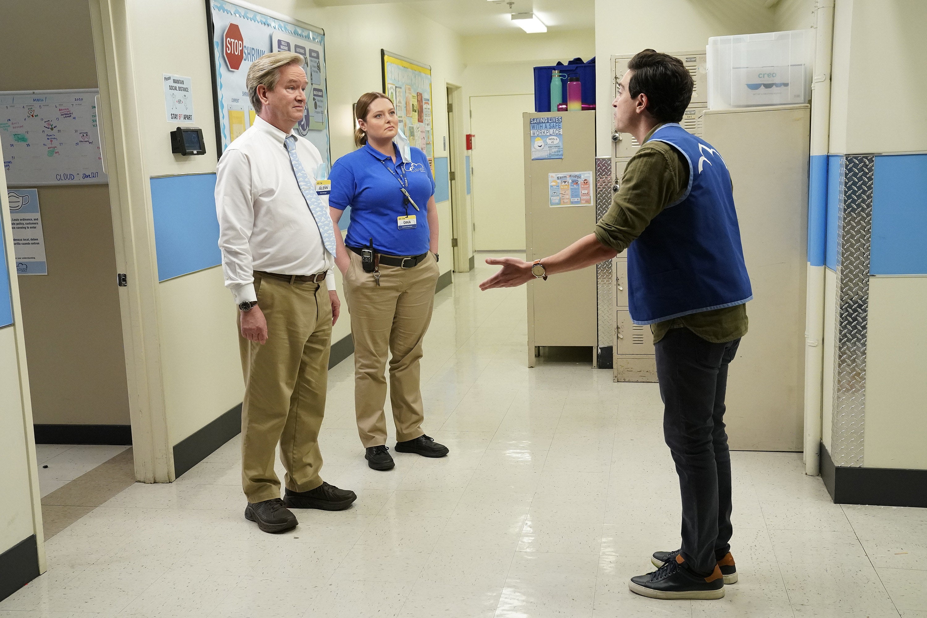 Jonah animatedly talking to Glenn and Dina