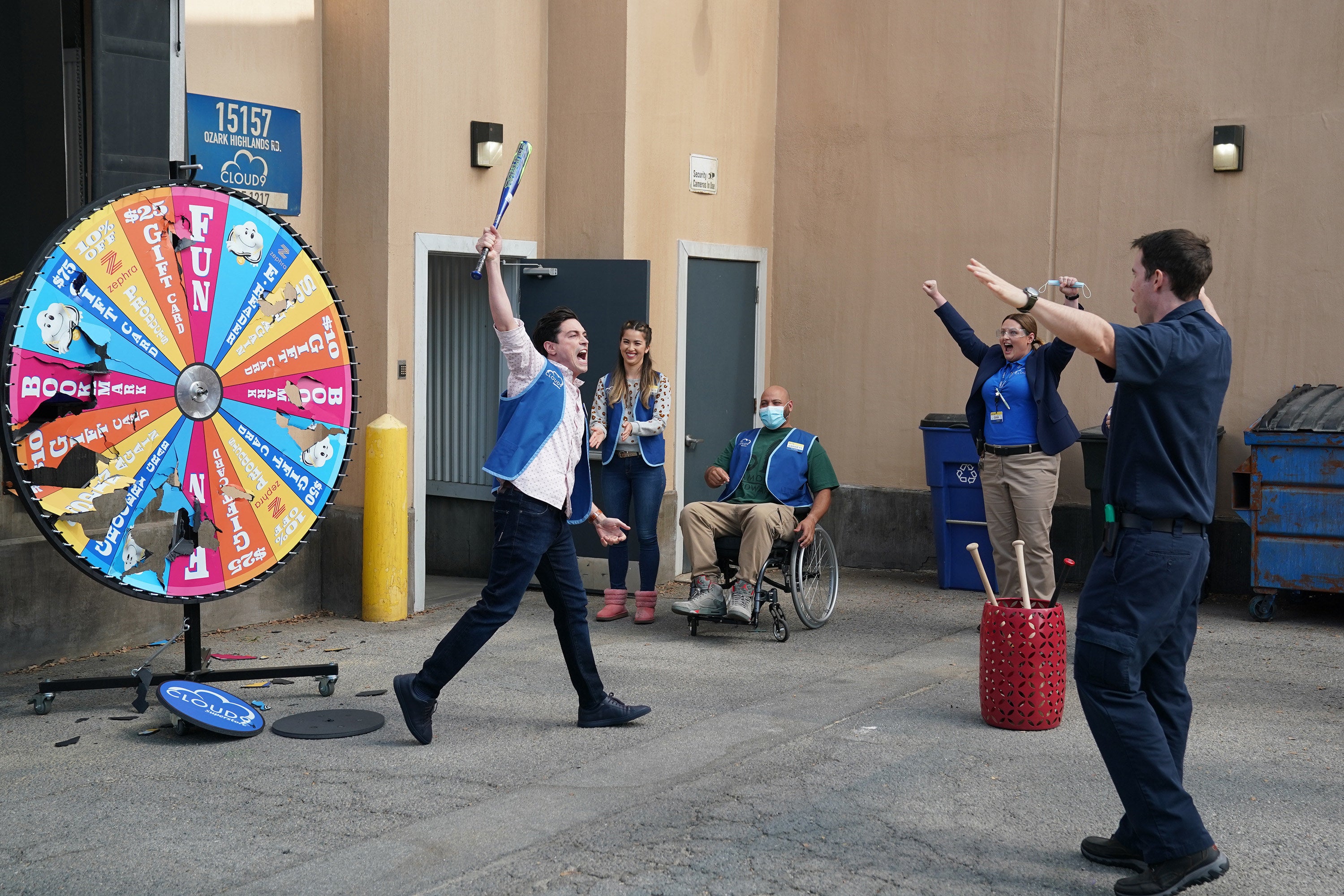 The cast members destroying a gift roulette mention