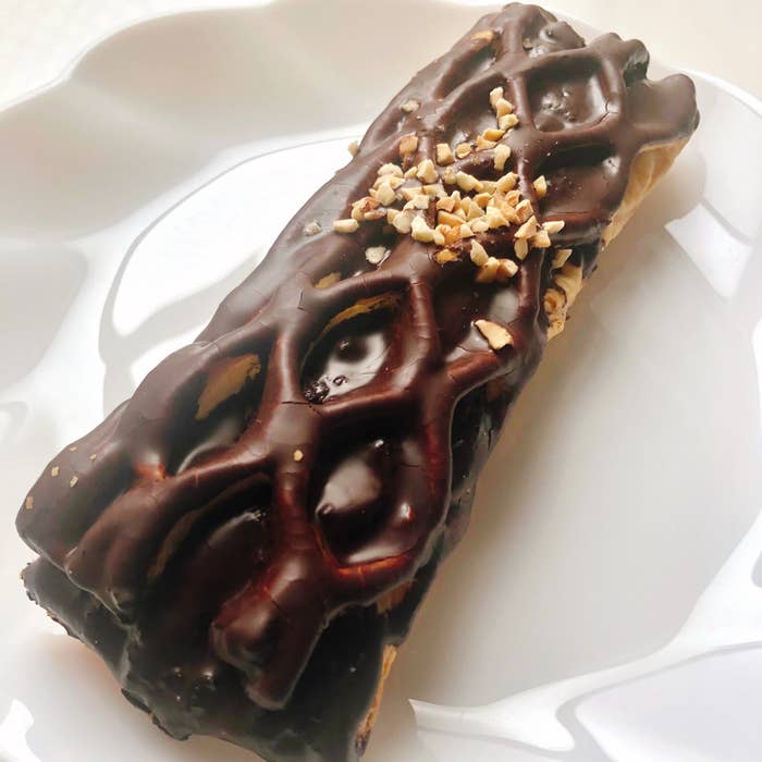 こんな贅沢でいいの ファミマの 濃厚チョコパン 一口で疲れがぶっとんだわ