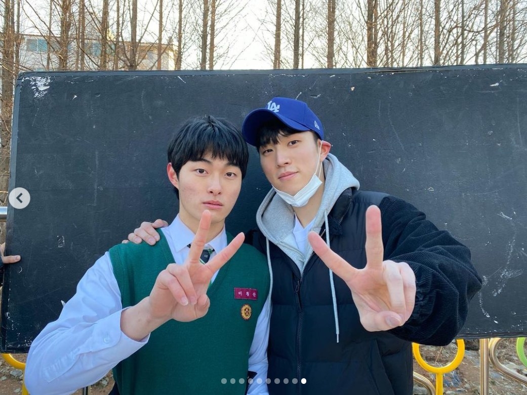 Actors Yoon Chan-young and Yoo In-soo pose for a photo