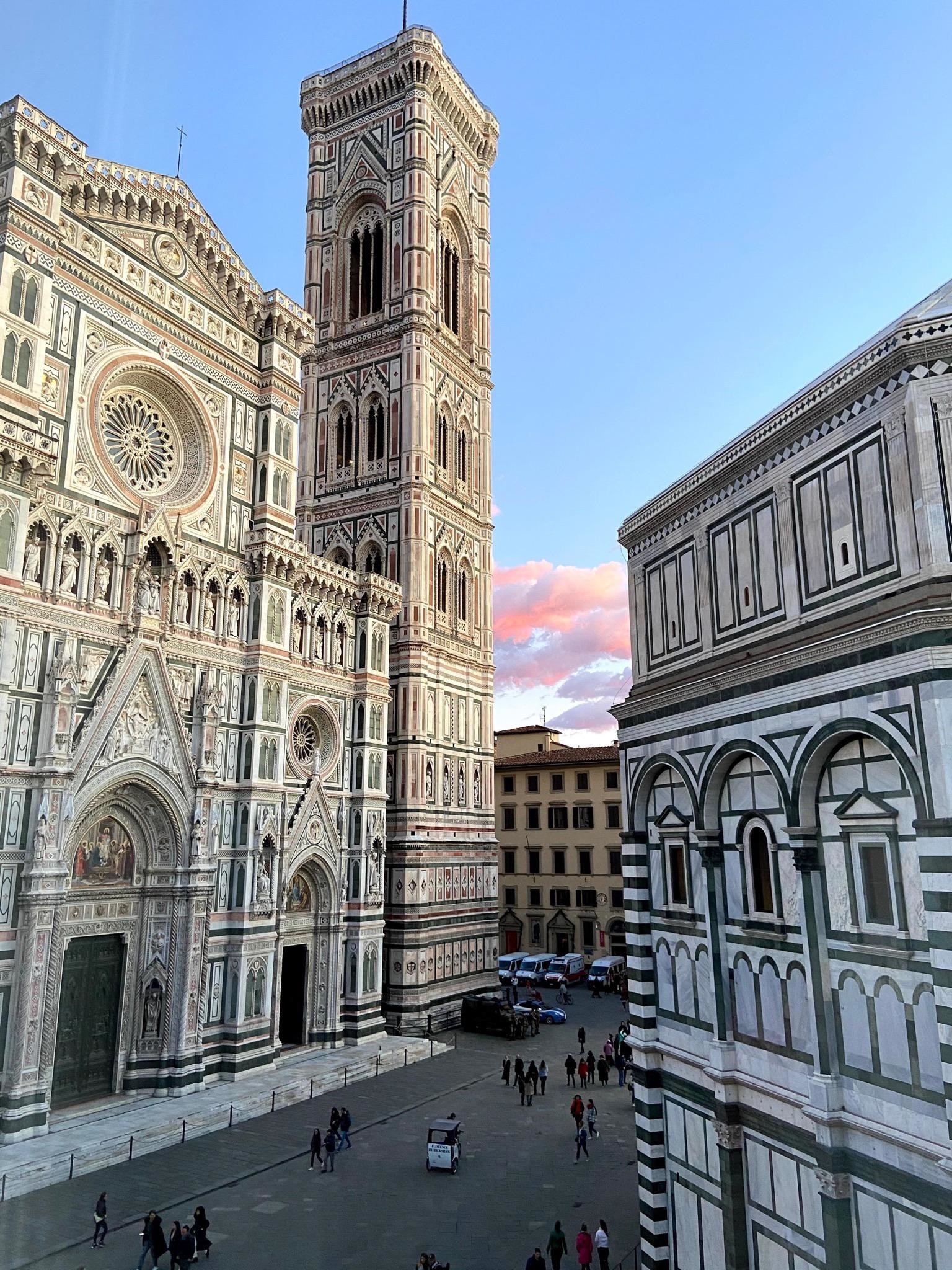 a front angle shot of the Sienna Cathedral in Florence