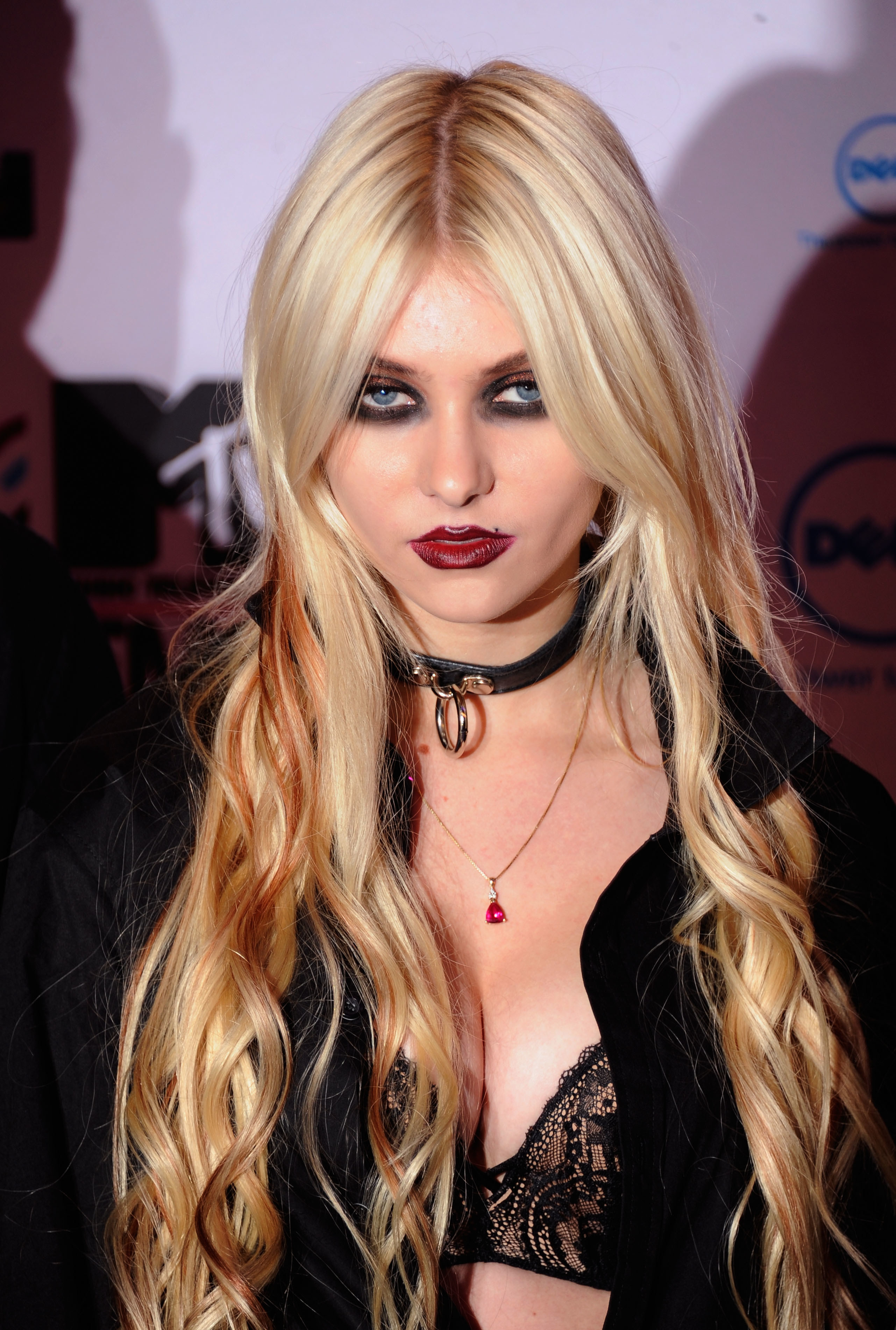 Taylor Momsen in heavy goth makeup