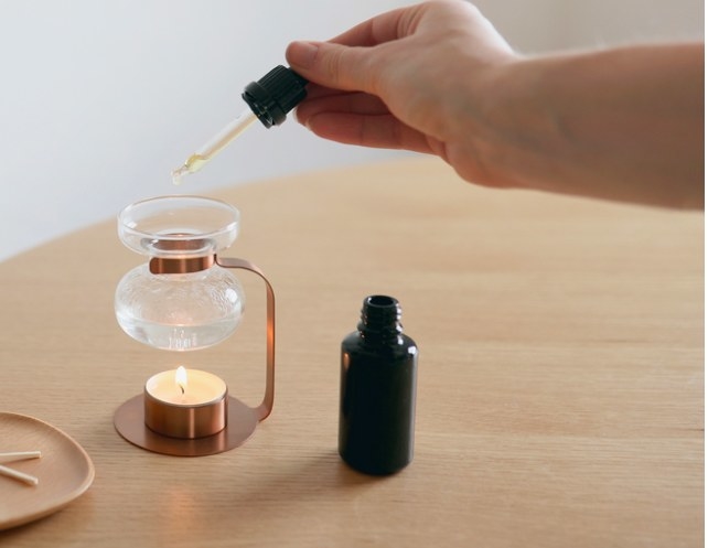 The aroma oil warmer