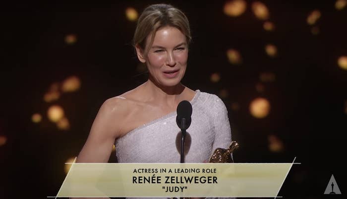 Renée accepting her Oscar