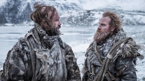 Rory McCann as the Hound and Kristofer Hivju as Tormund Giantsbane looking into each others eyes
