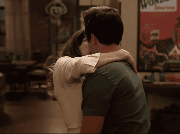 Nick and Jess kissing on New Girl
