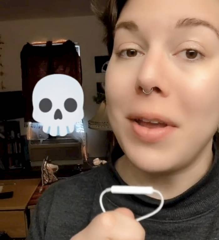 Scarlett with the skull emoji