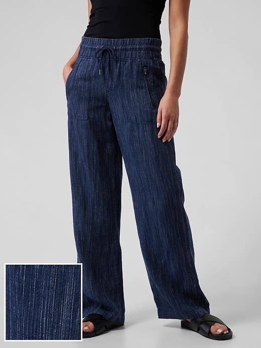 These navy linen pants are AMAZING!! They feel like pajamas, but look  extremely chic and polished…