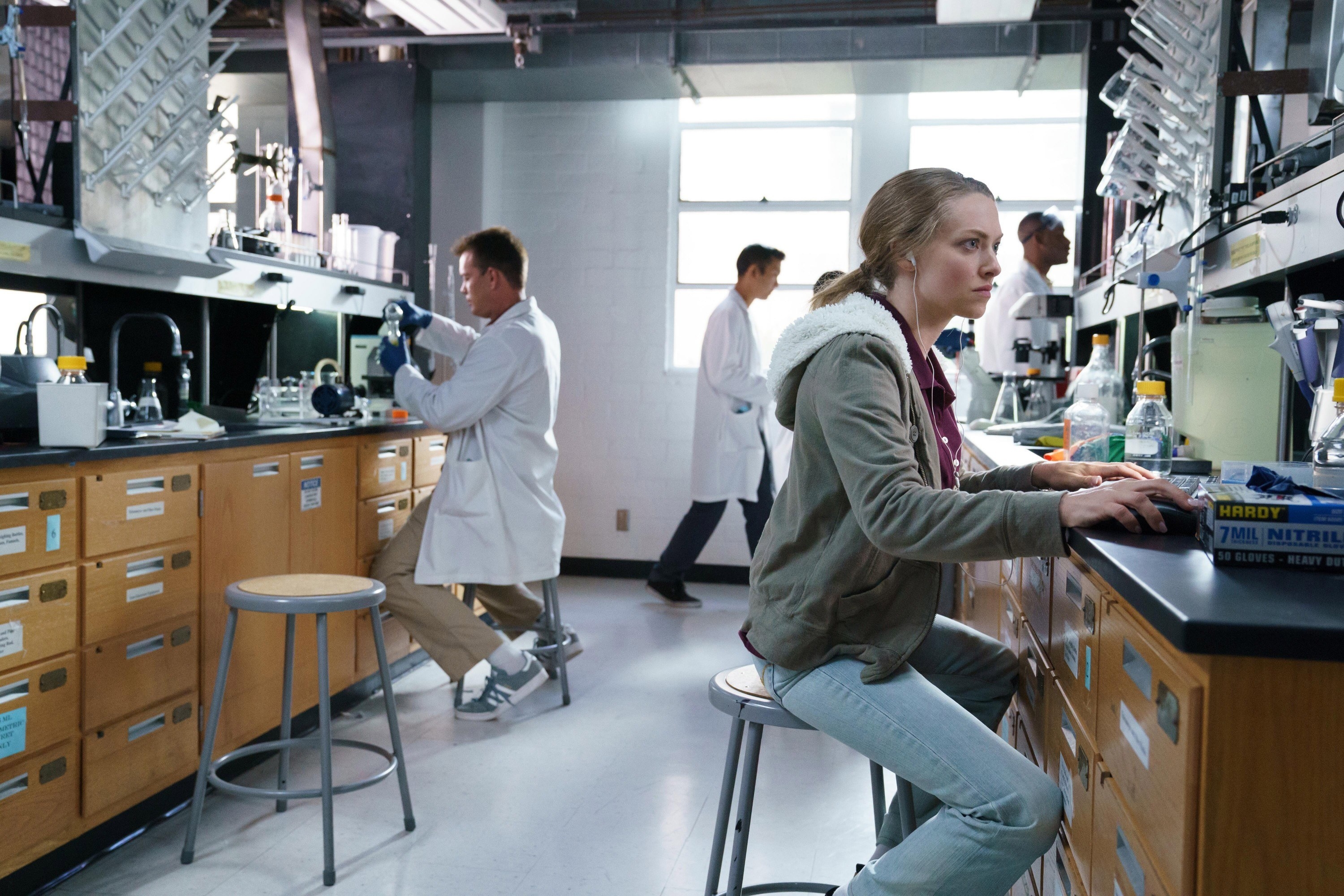Holmes in a Theranos lab