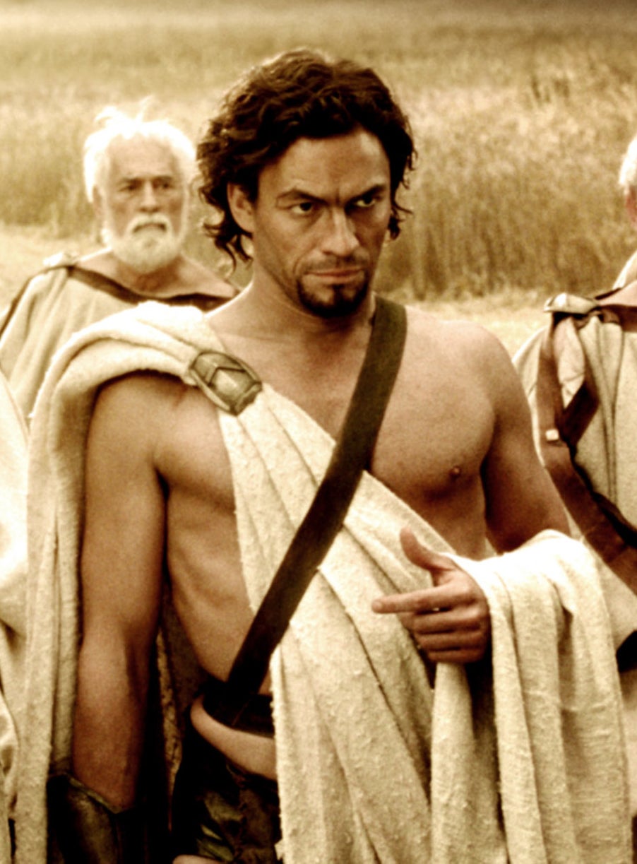 Dominic West in 300 shirtless except for a robe slung over his shoulder