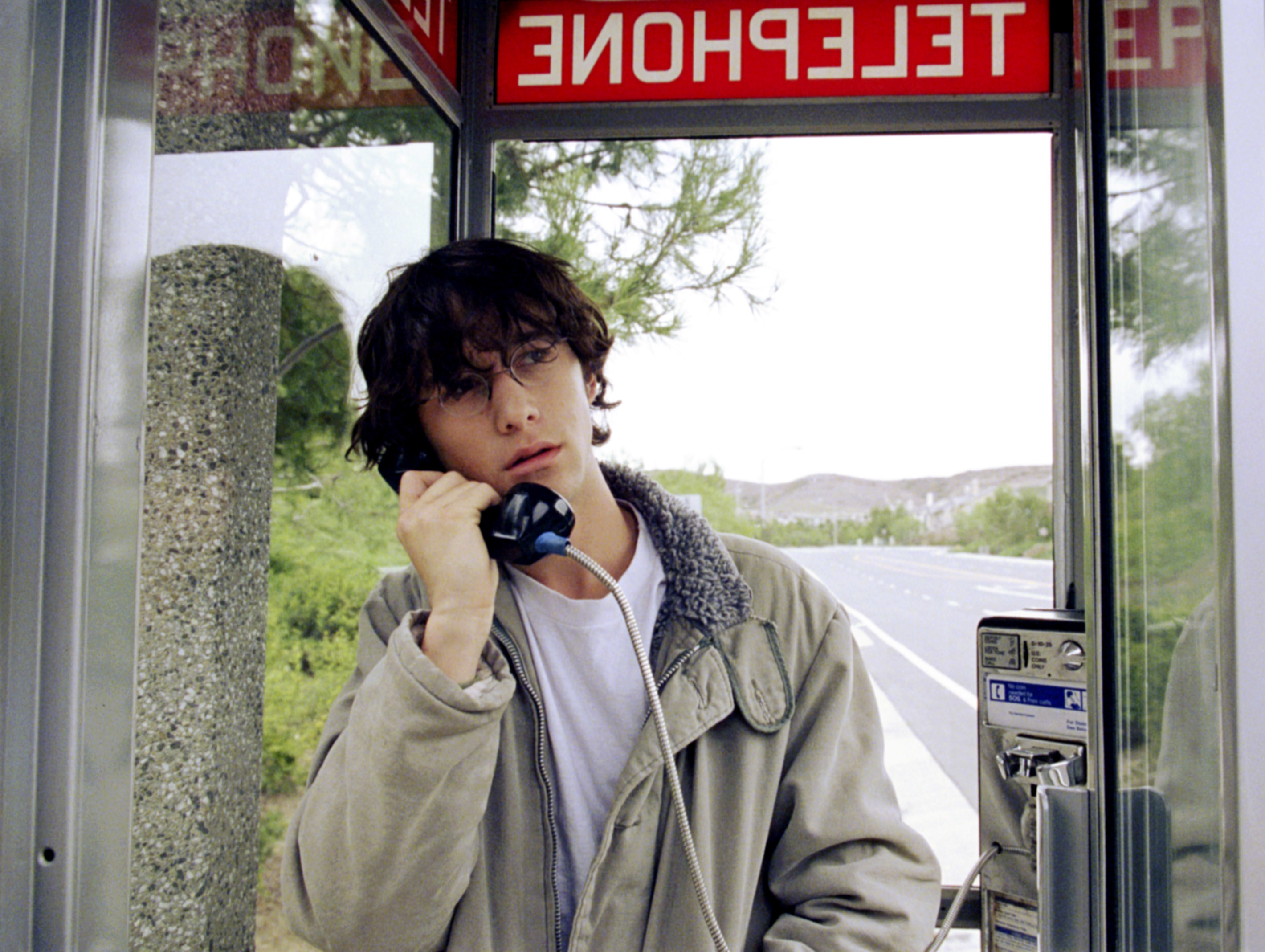 Joseph Gordon-Levitt on a pay phone