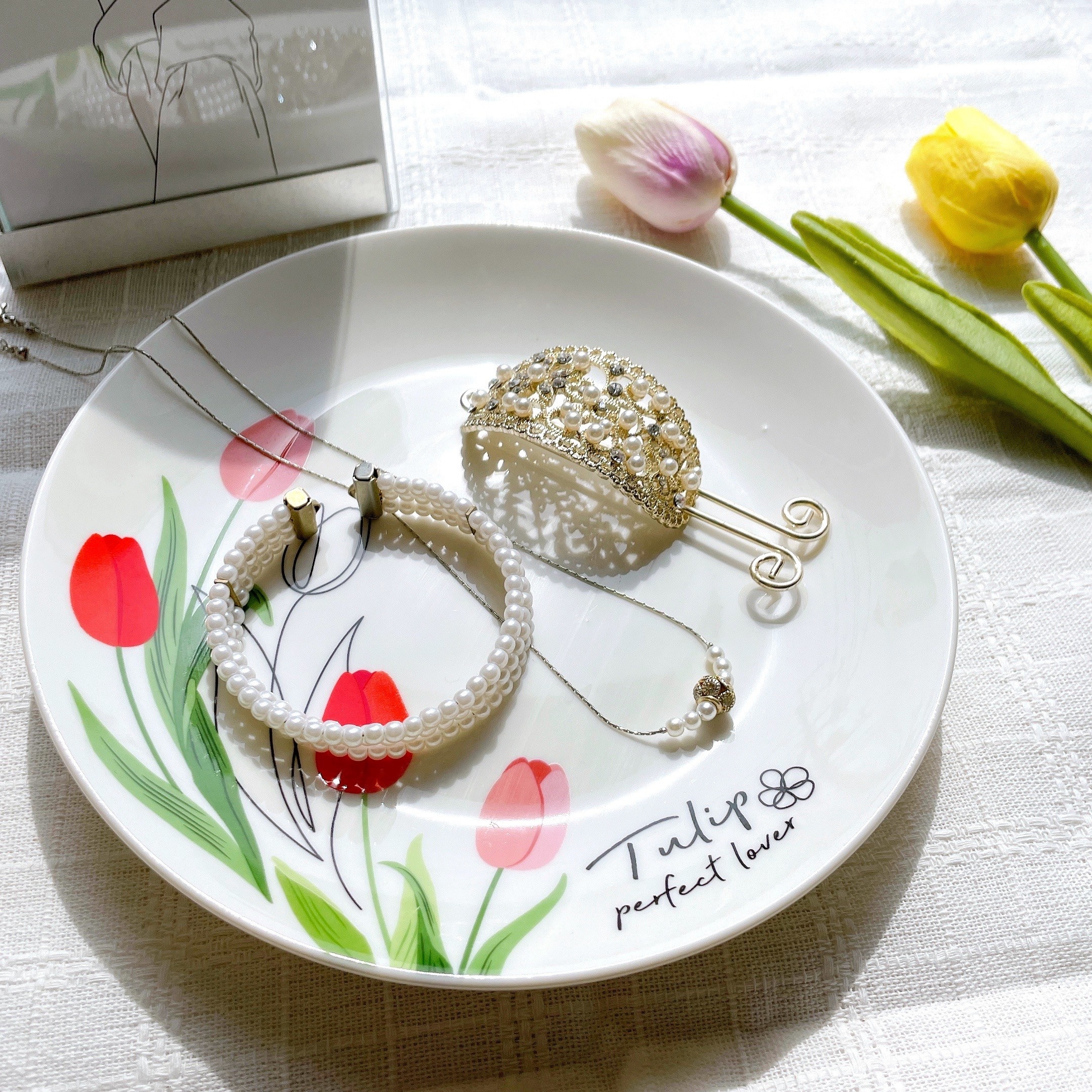 Seria(セリア)のおすすめ雑貨「プレートL チューリップ」