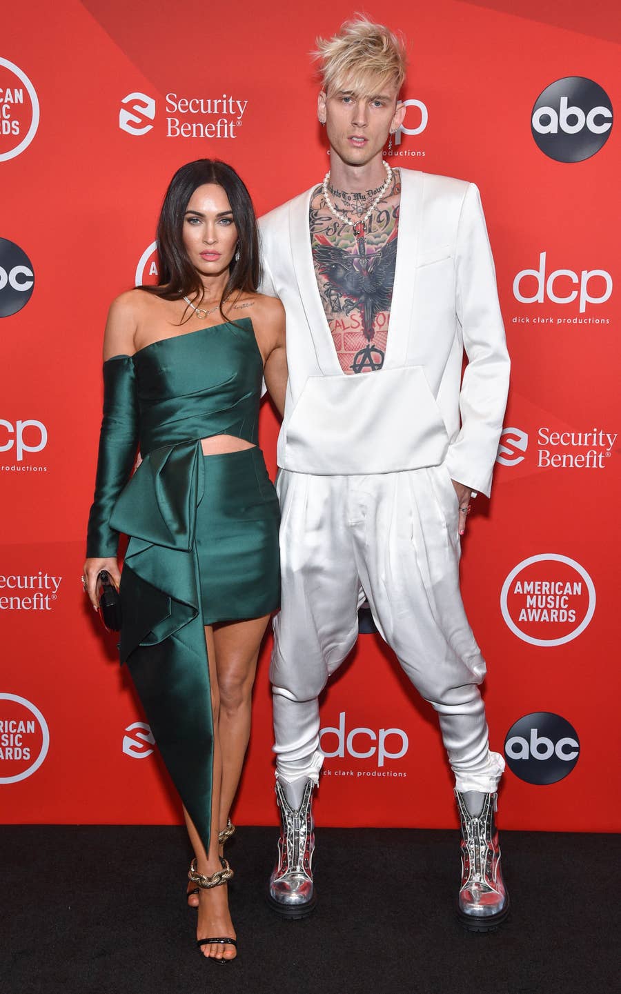 megan fox green dress megan fox looks stunning at the amas