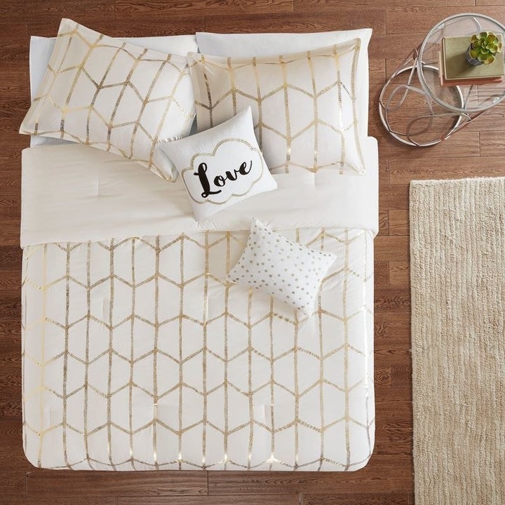 15 Best Comfortable And Stylish Comforters At Target