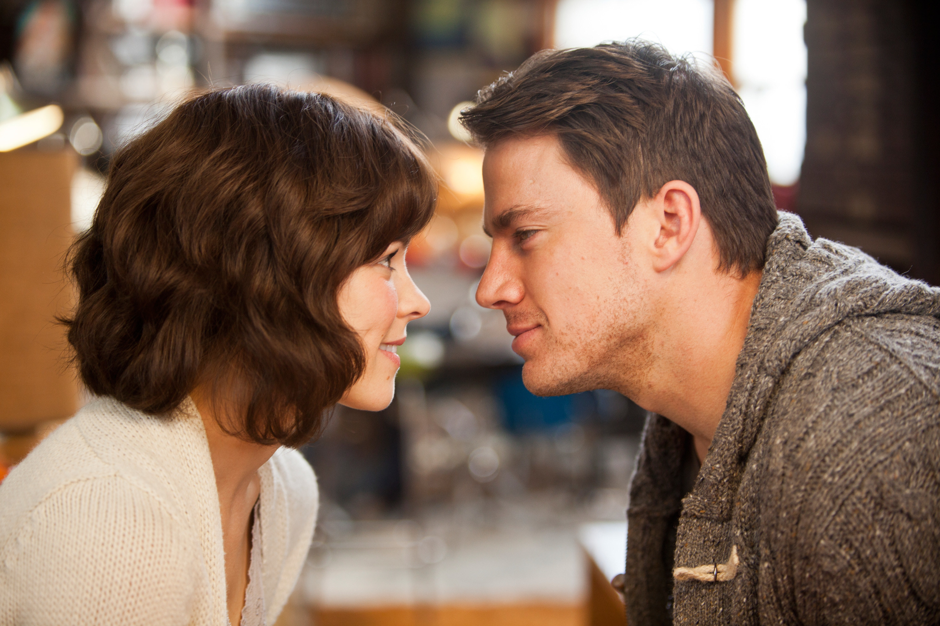 Rachel McAdams and Channing Tatum looking lovingly at each other