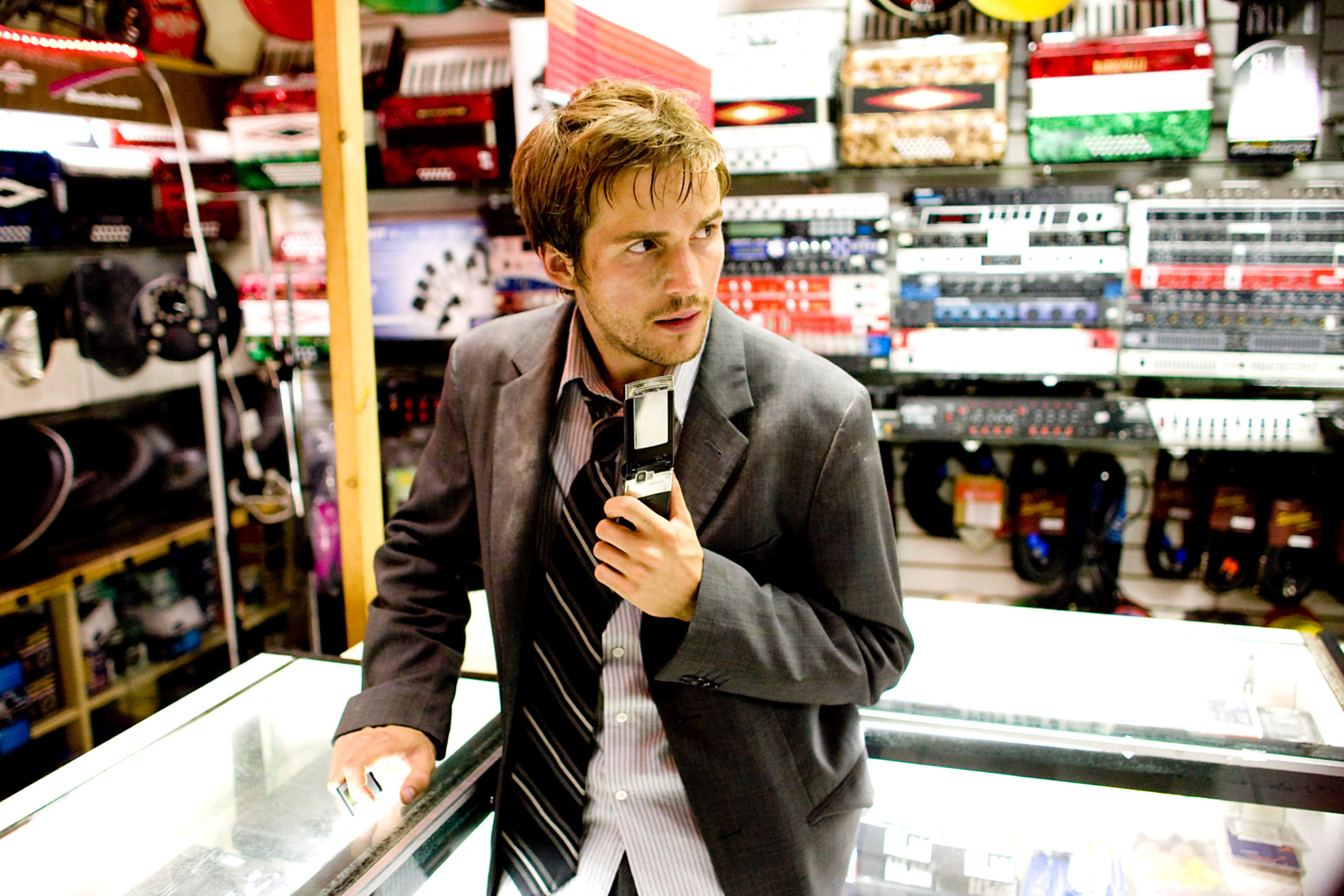 Michael Stahl-David as Rob in a store