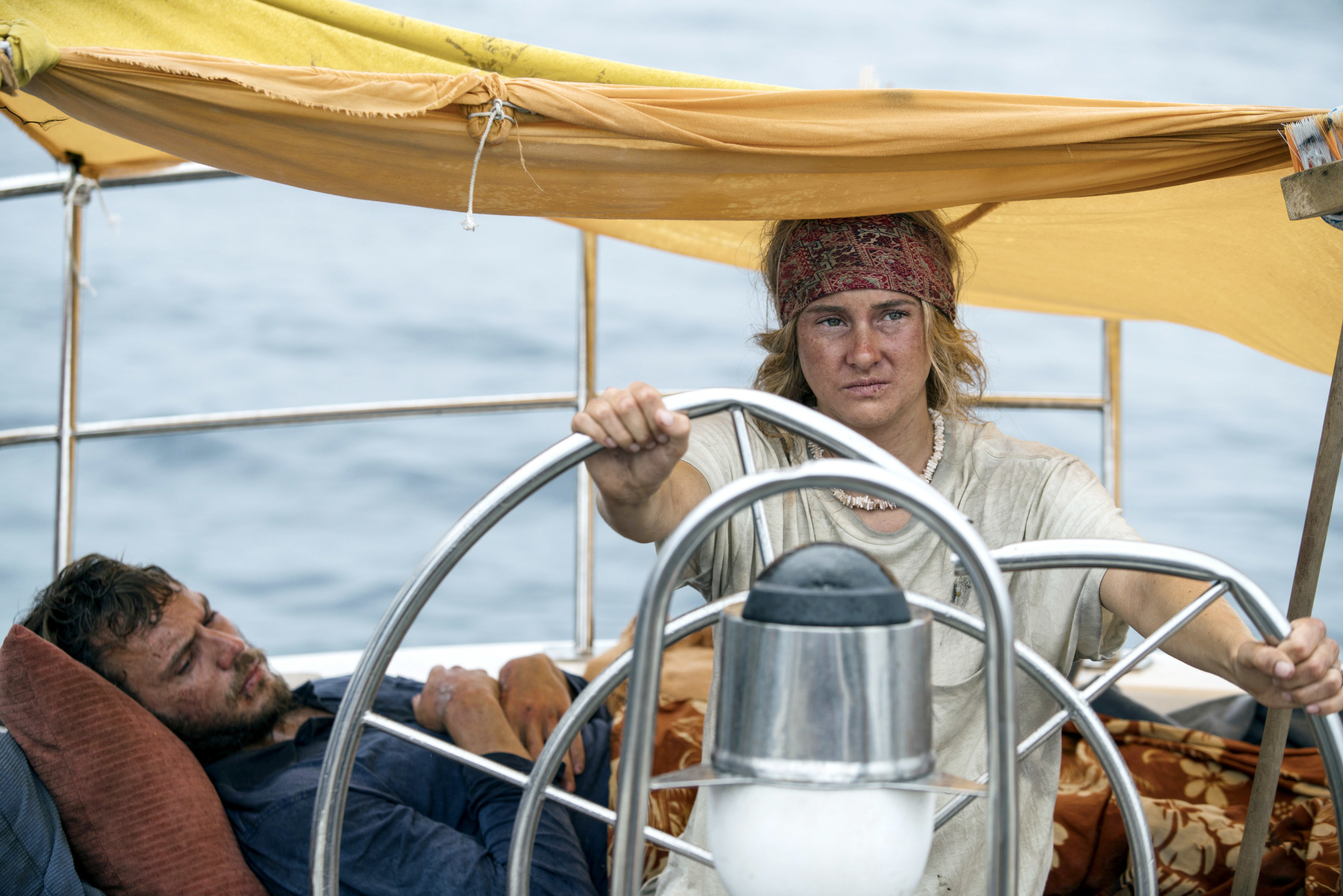 shailene and sam claflin on the boat in the film