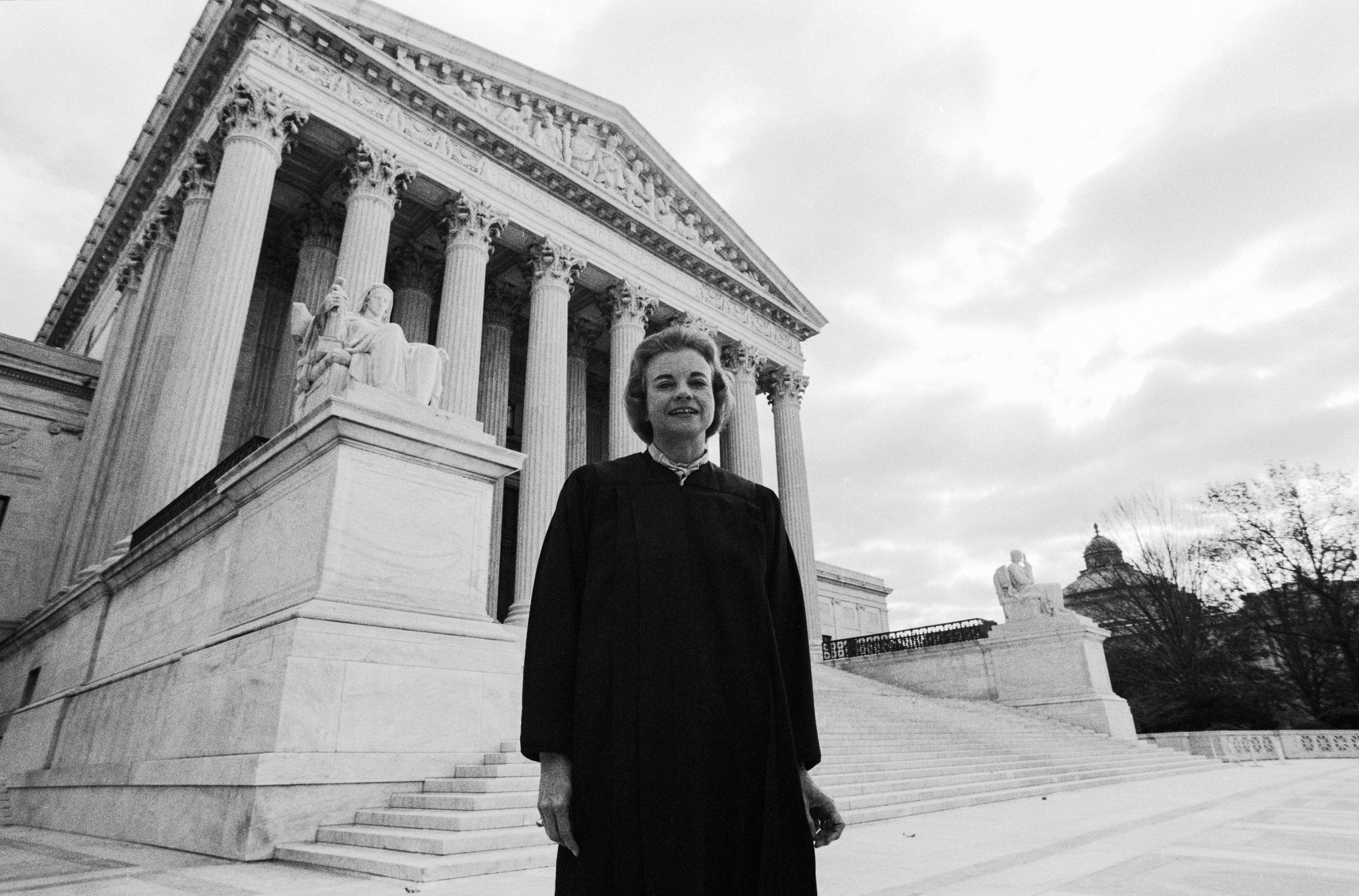 Sandra Day O&#x27;Connor stands in front of the US Supreme Court Building