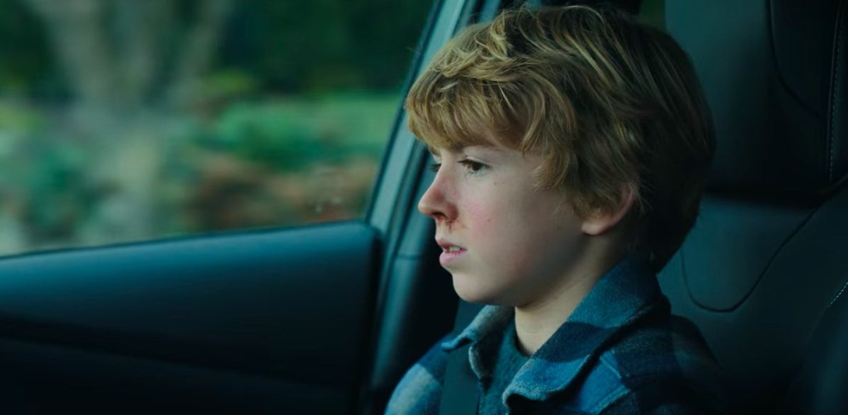 Young Adam sitting in his mom&#x27;s car in &quot;The Adam Project&quot;