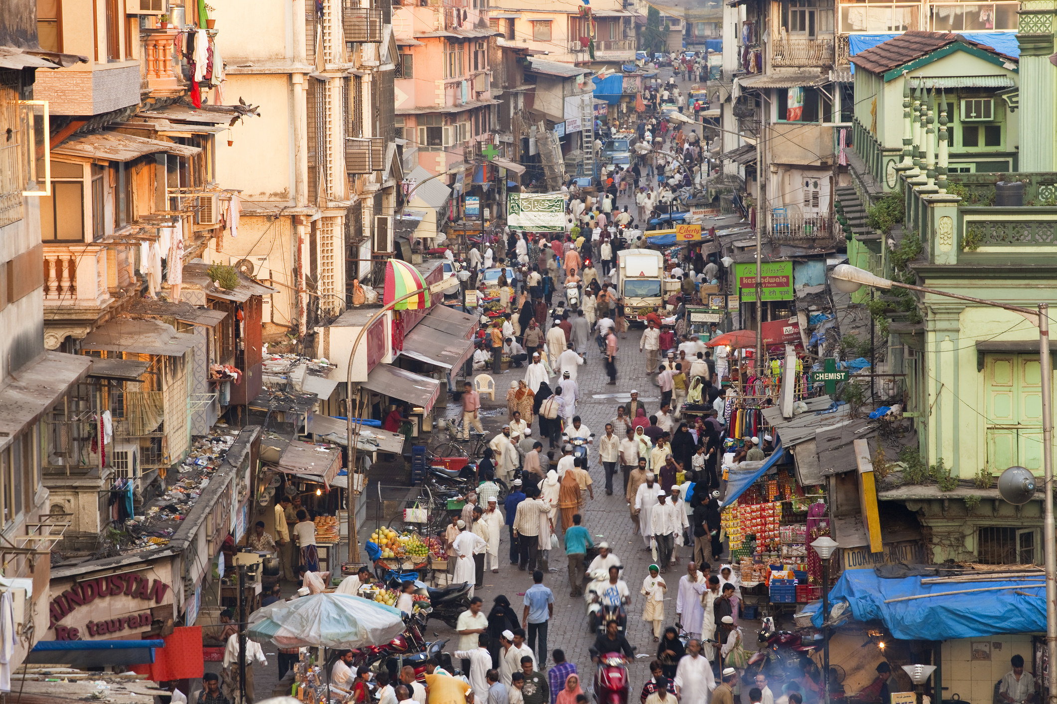 在孟买一个非常繁忙的街道