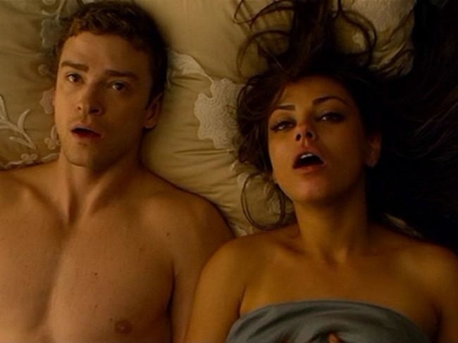 Screencap from &quot;Friends with benefits&quot; showing Mila Kunis and Justin Timberlake in bed together