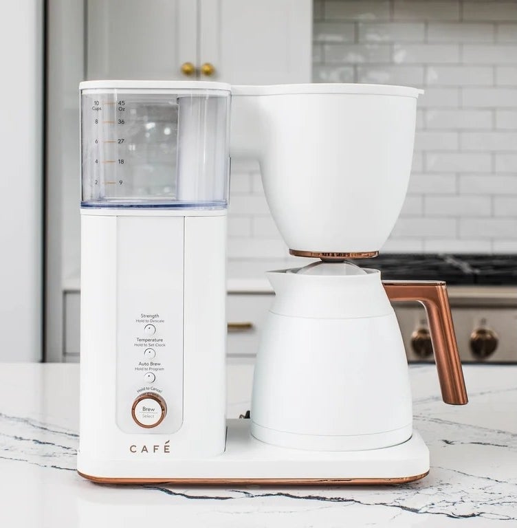 The coffee maker in the color Matte White
