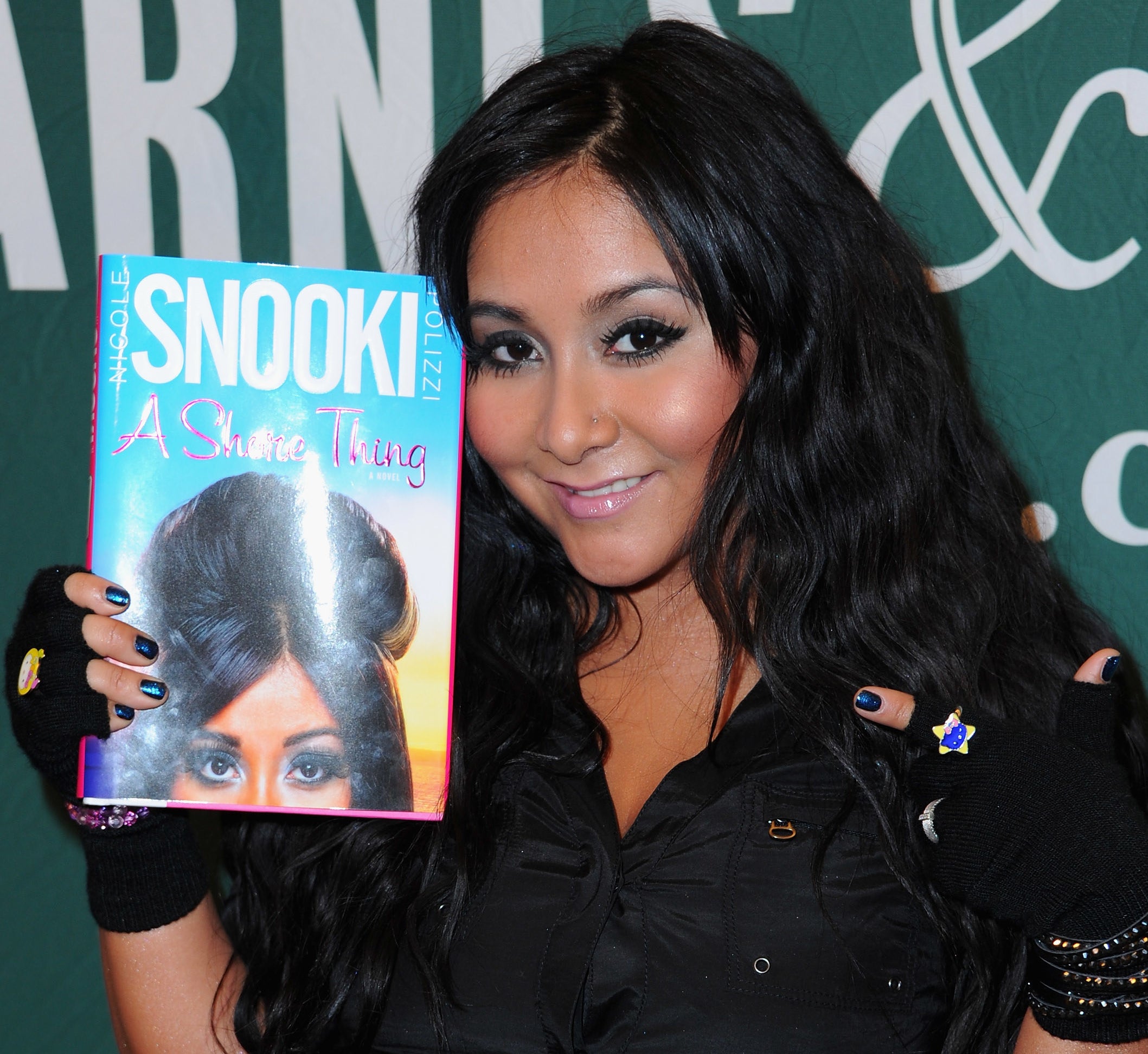 Nicole &quot;Snooki&quot; Polizzi posing with her book &quot;A Shore Thing&quot;