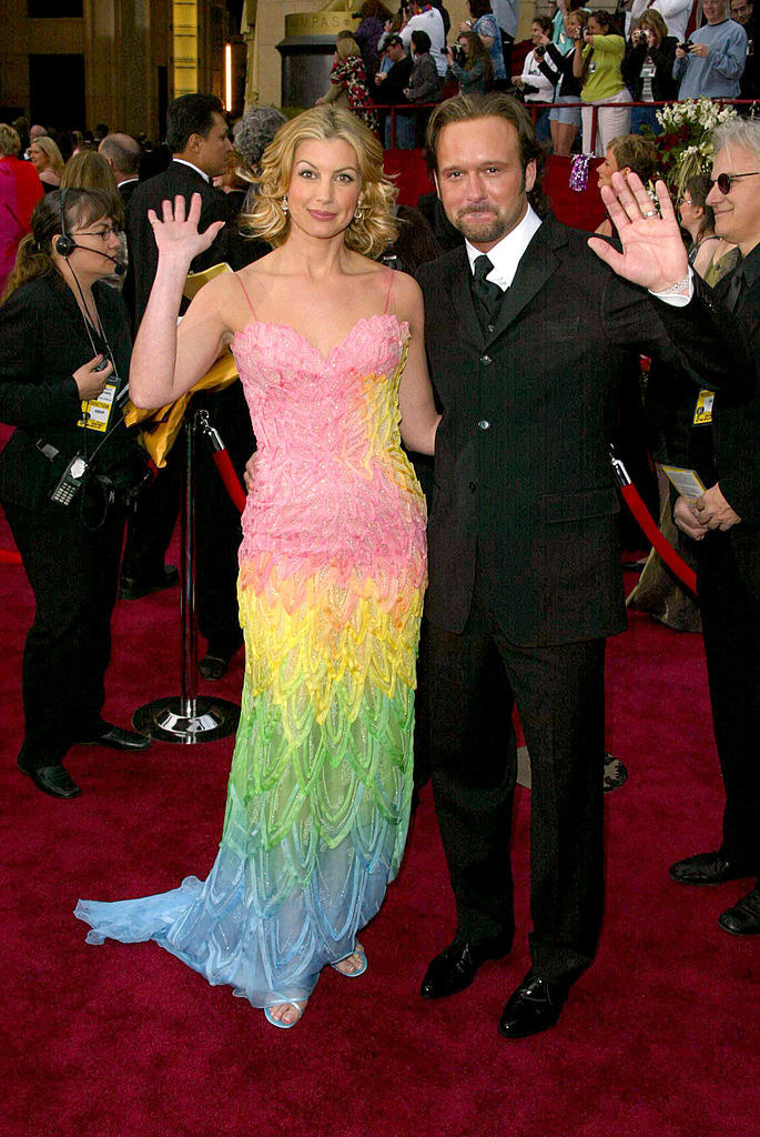 Tim McGraw and faith hill waving to the camera