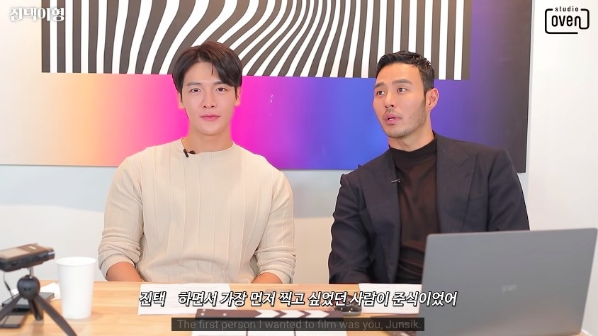 Jin-taek says, &quot;The first person I wanted to film was you, Jun-sik,&quot; as Jun-sik sits next to him