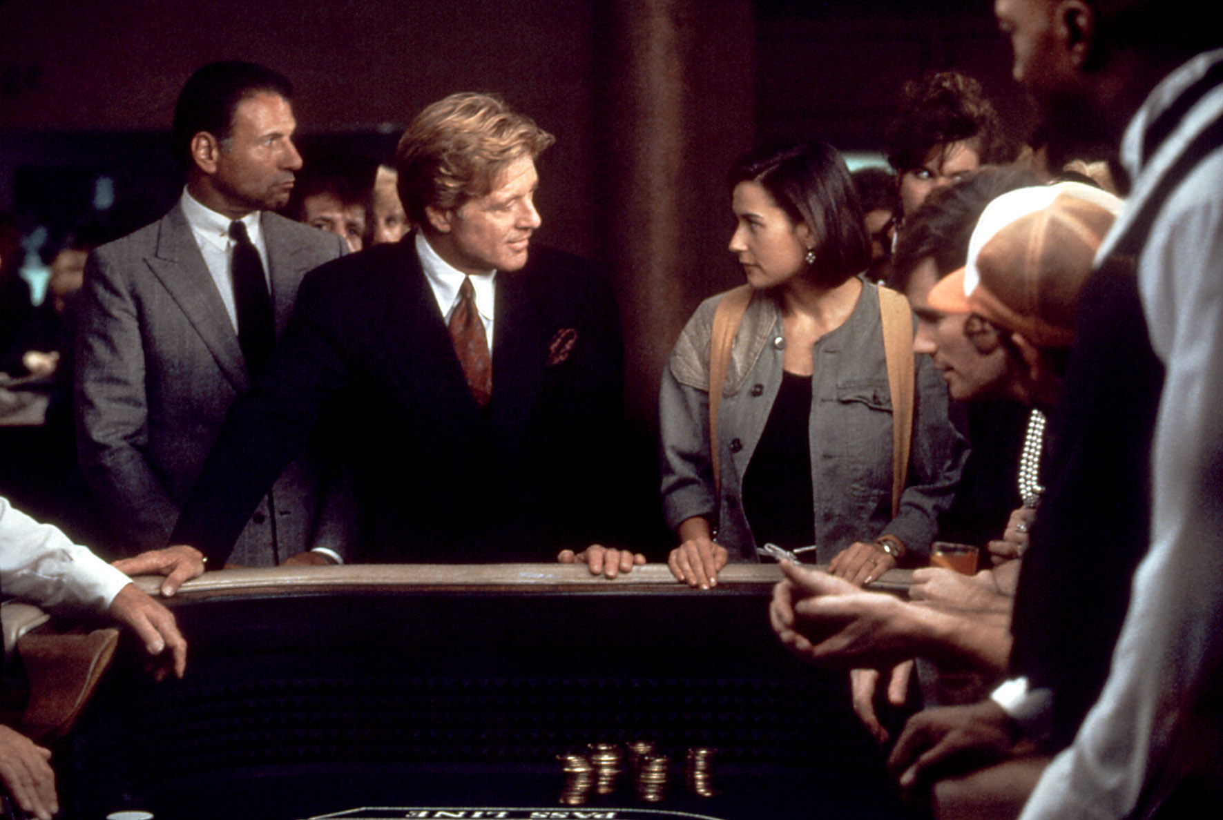 罗伯特·雷德福和黛米·摩尔表在赌场赌博