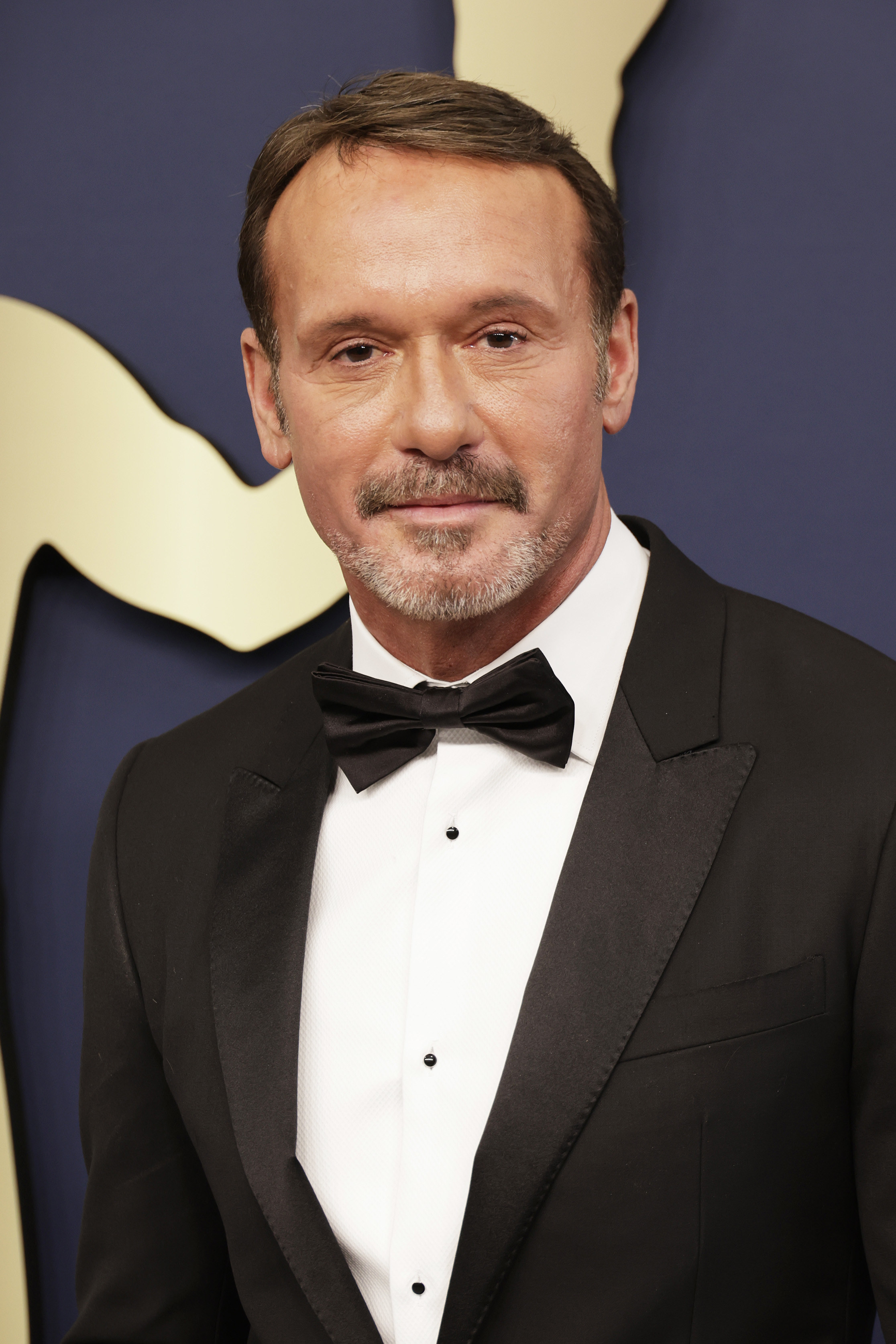 Tim McGraw poses at the 2022 Screen Actors Guild Awards