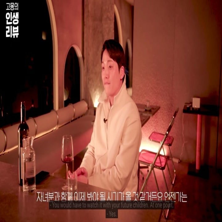 Se-hoon looks on grinning as he's asked about watching Inferno with his future kids