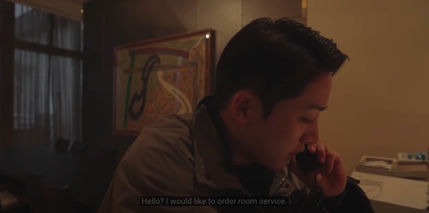 Se-hoon orders room service on the phone