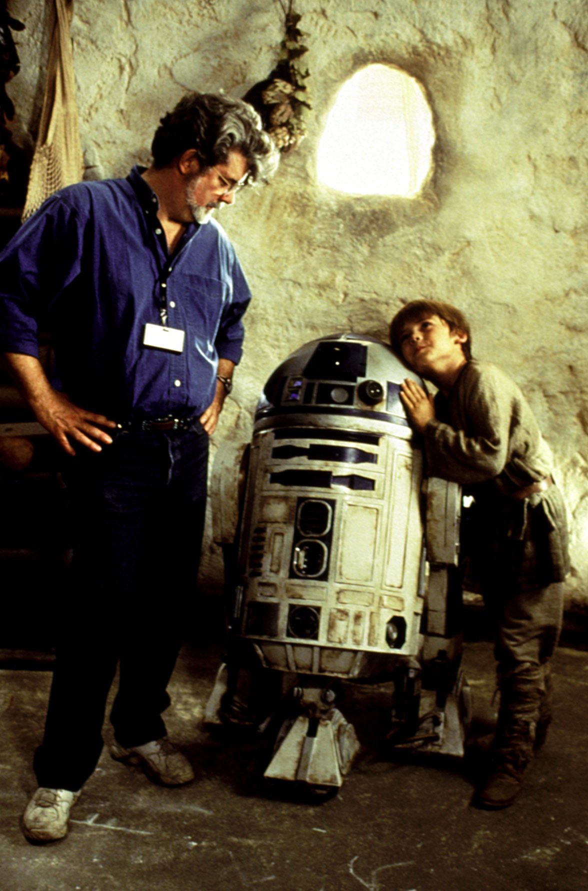 George Lucas on set with R2-D2 and Jake Lloyd