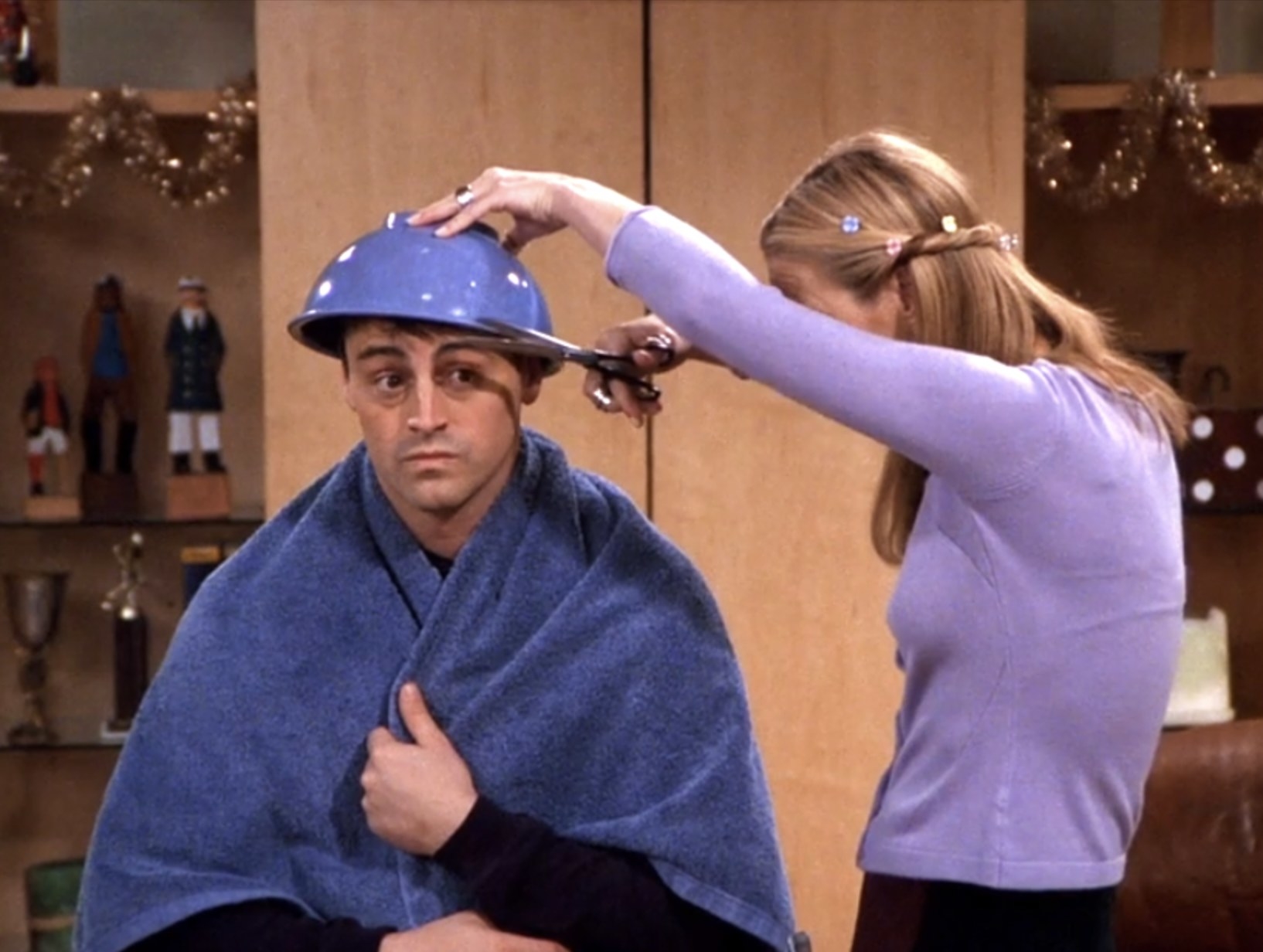 Phoebe using a bowl to cut Joey&#x27;s hair on Friends