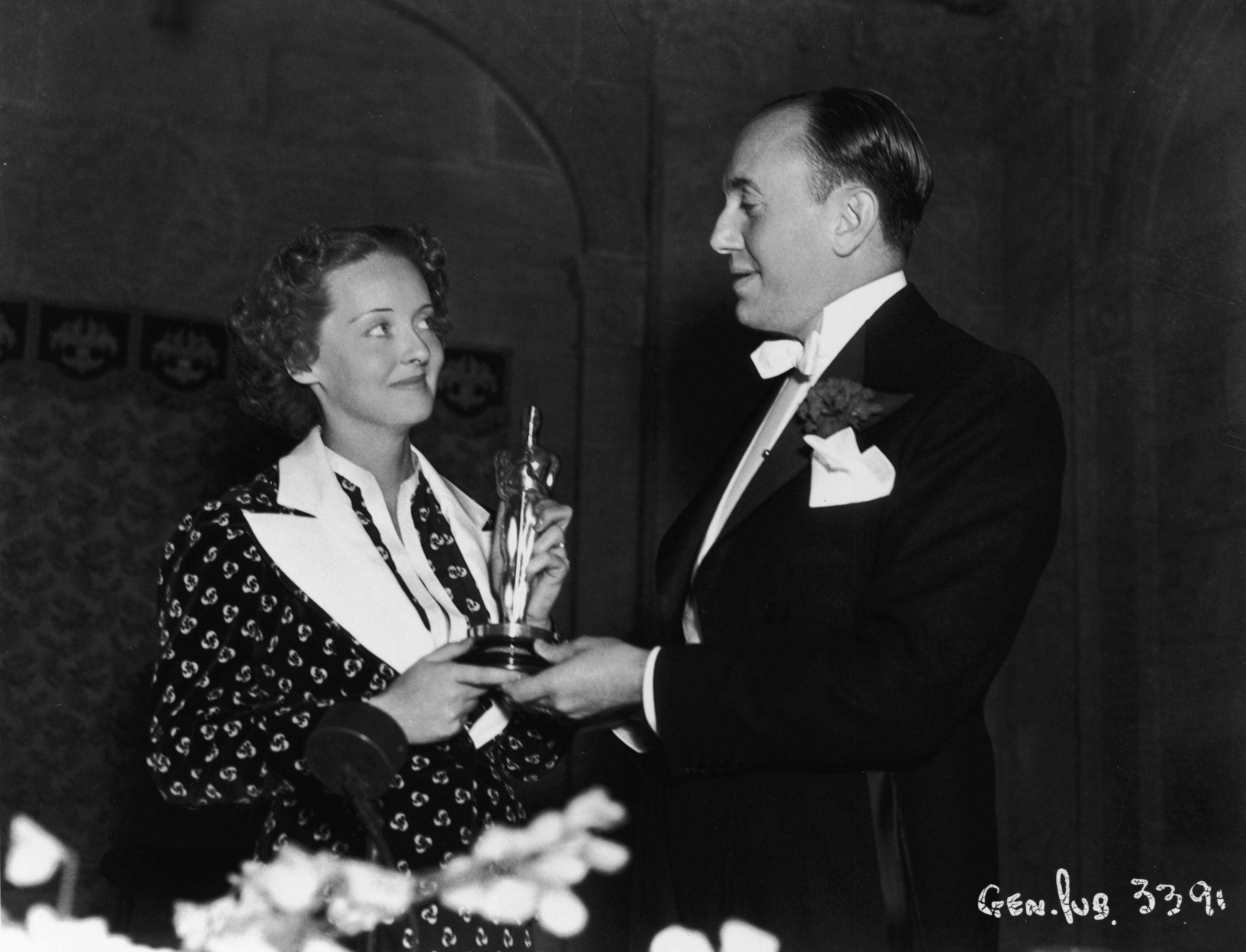 Bette Davis accepts Best Actress Oscar in 1936