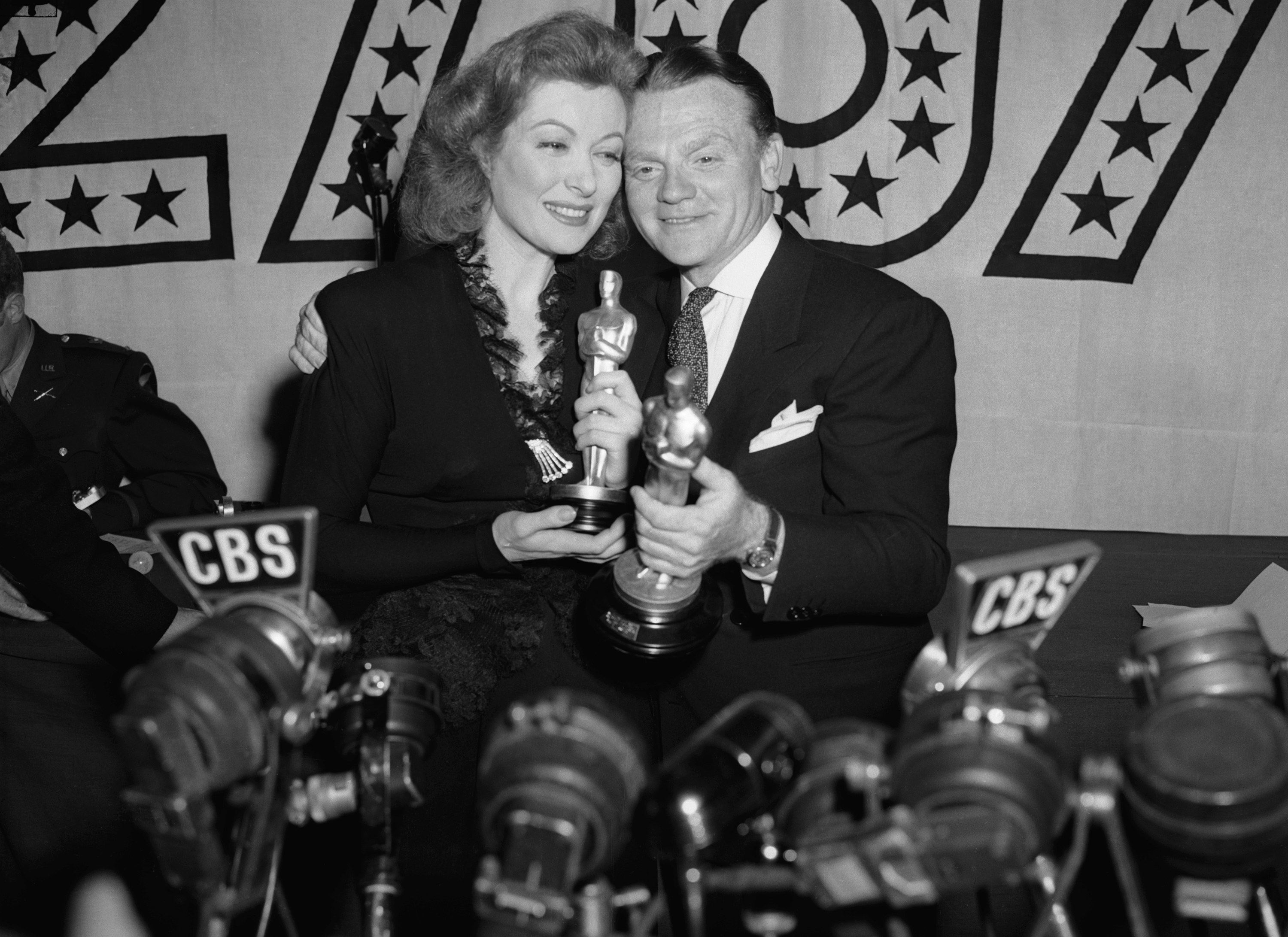 Greer Garson posing with Best Actress Oscar in 1943