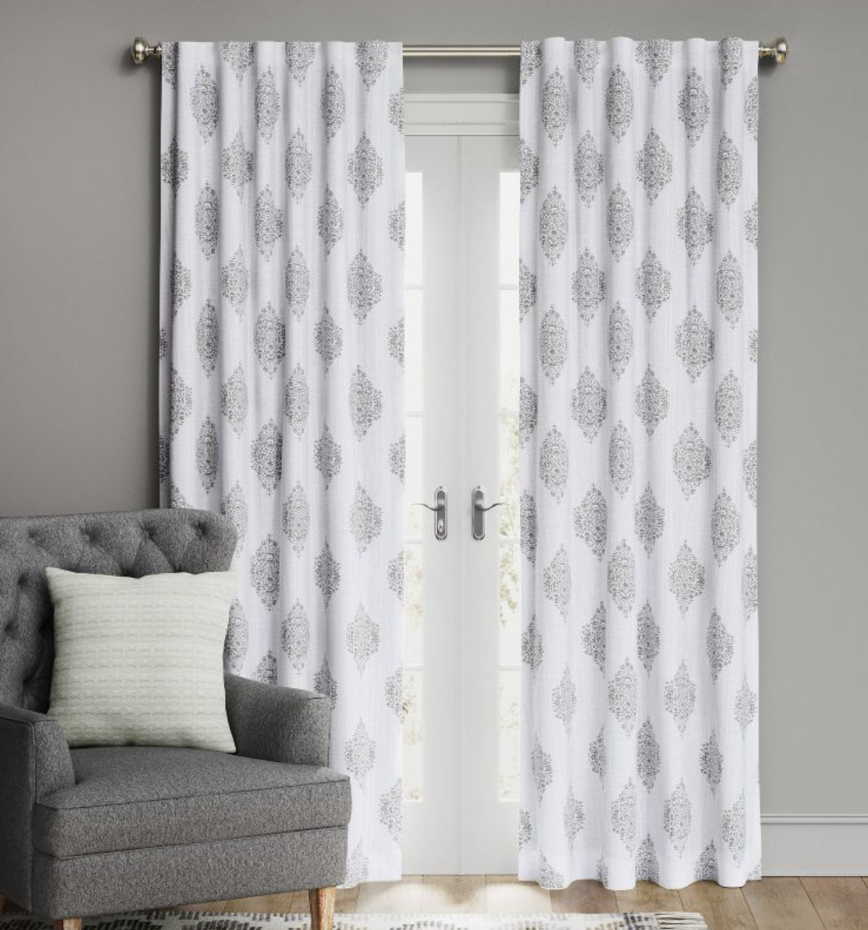 the curtains in white and gray