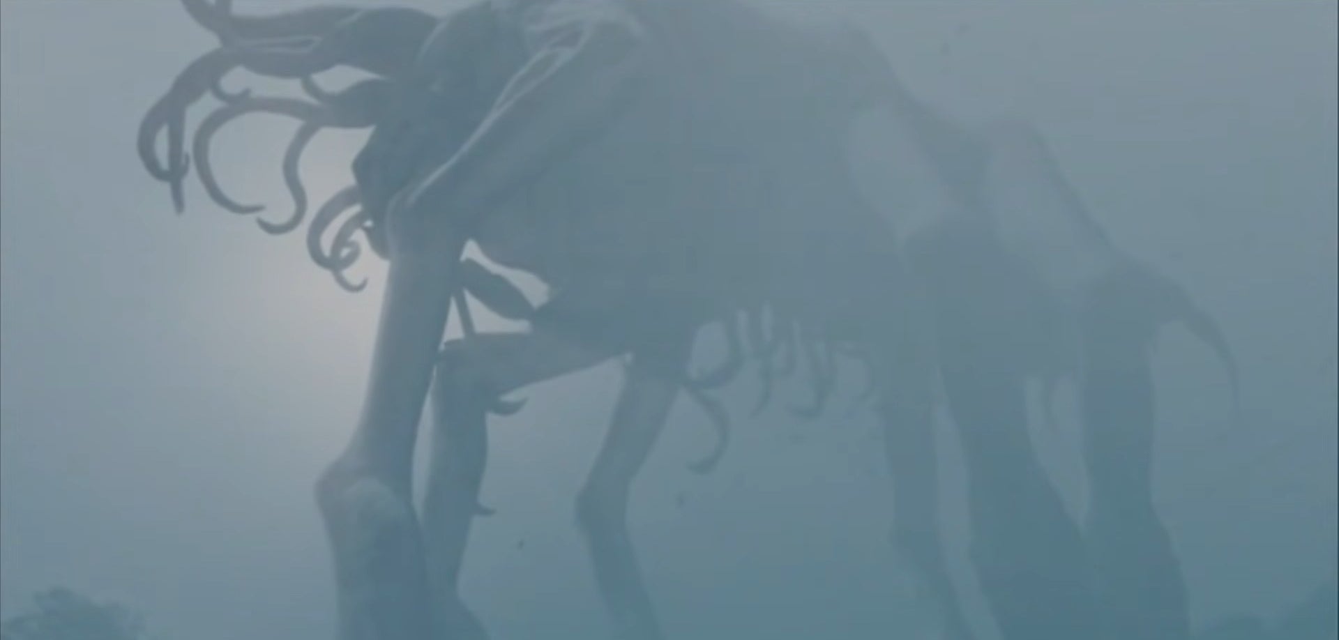 The Impossibly-Tall Creature in &quot;The Mist&quot; (2007)