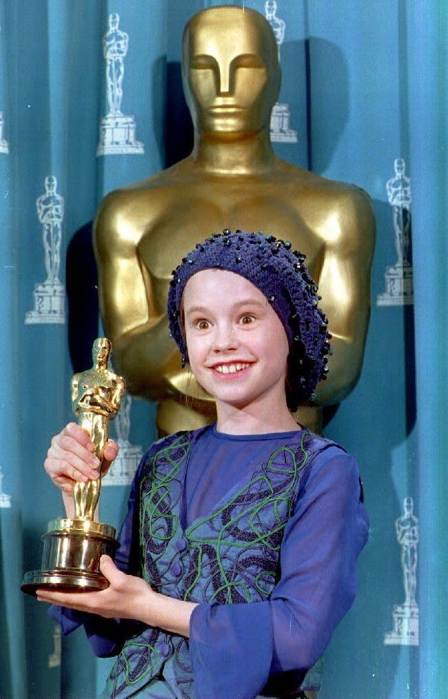 Paquin holding her Oscar backstage