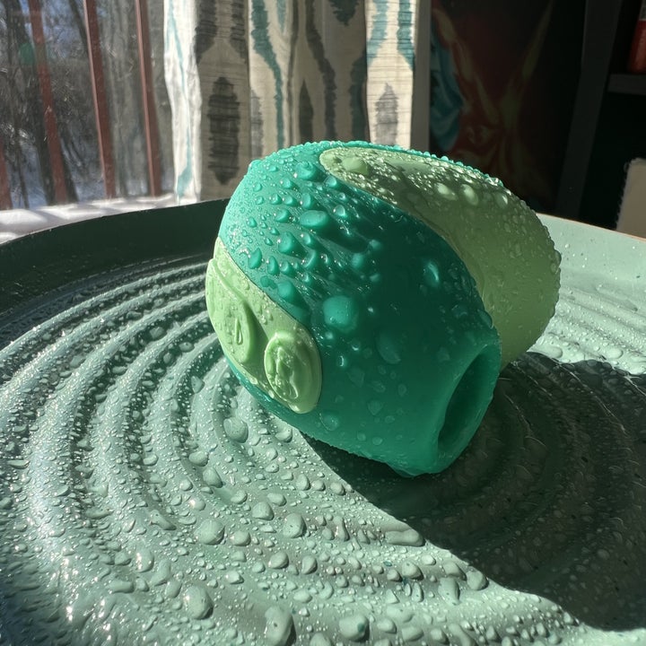 Wet green suction vibrator